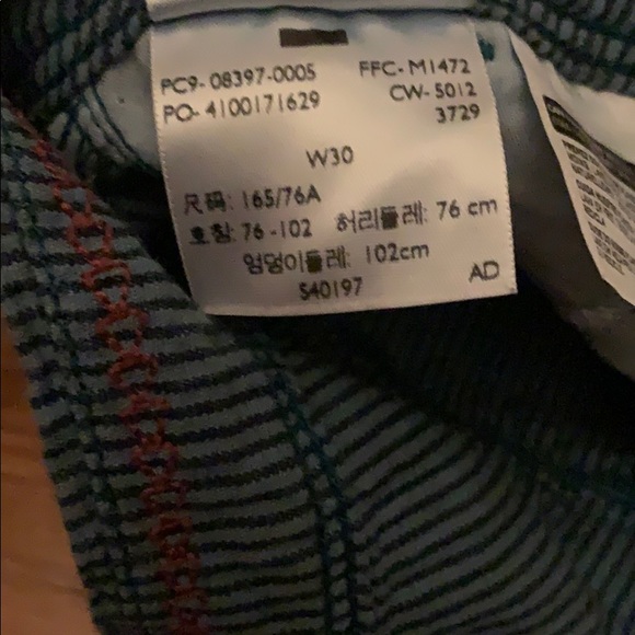 Size 30 waist Green Levi’s shorts - Picture 3 of 4